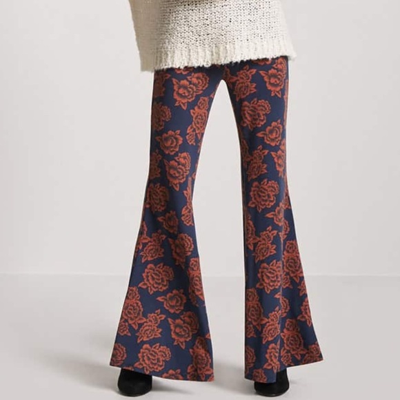 NWT Forever 21 stretch floral flare pants - Picture 3 of 6